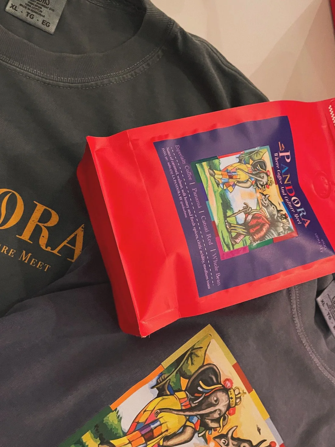 Empaque e identidad visual de La Pandora Coffee